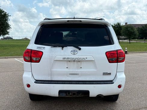 Used 2016 Toyota Sequoia SR5 w/ Premium Package RWD image 5