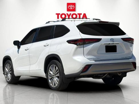 New 2026 Toyota Highlander Platinum AWD/4WD image 5