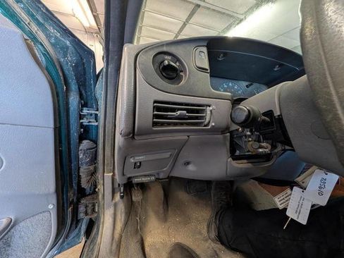 Used 1995 Ford Taurus Sedan FWD image 37