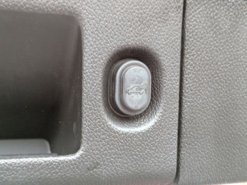 Used 2019 Chevrolet Tahoe LT image 14