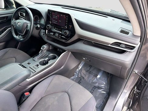 Used 2022 Toyota Highlander LE image 14