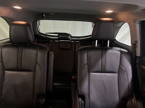 Used 2019 Toyota Highlander SE w/ Nightshade Edition AWD/4WD image 19
