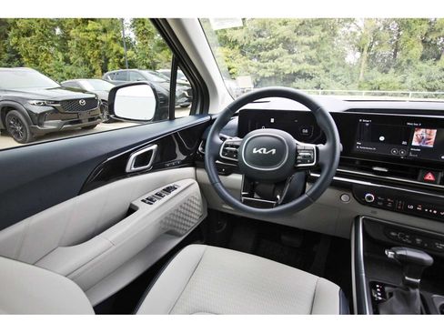 Used 2025 Kia Carnival SX Prestige FWD image 6
