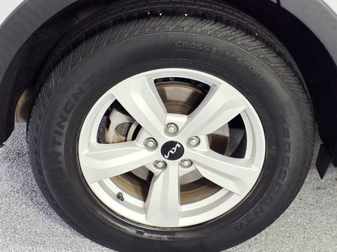 Used 2022 Kia Sorento LX FWD image 5