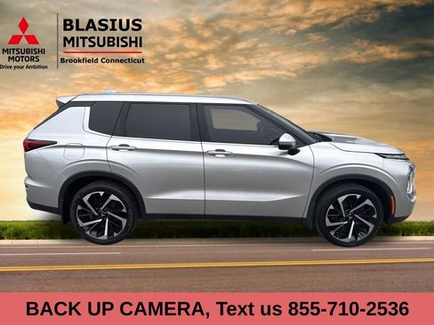 Used 2022 Mitsubishi Outlander ES image 3