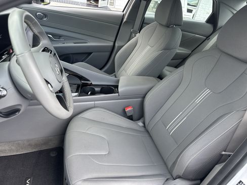 Used 2025 Hyundai Elantra SEL FWD image 10