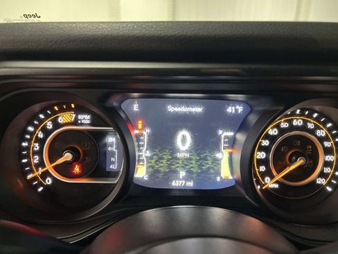 Used 2024 Jeep Wrangler Sport image 12
