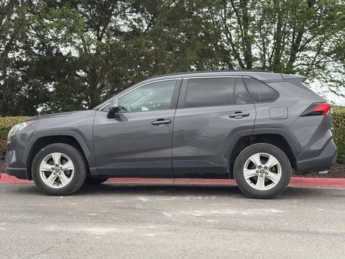 Used 2021 Toyota RAV4 XLE image 8
