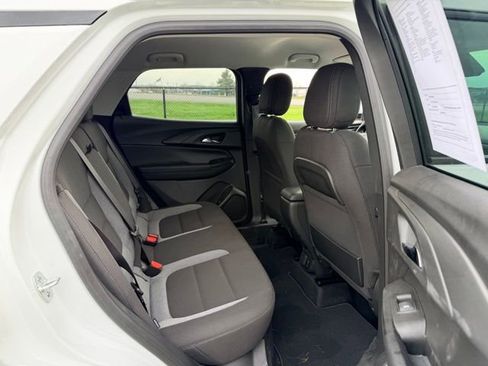 Used 2025 Chevrolet TrailBlazer LT w/ Convenience Package image 9