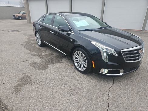 Used 2018 Cadillac XTS Luxury image 3