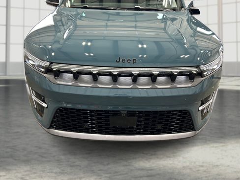 New 2026 Jeep Grand Wagoneer Limited AWD/4WD image 22