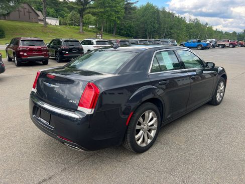 Used 2019 Chrysler 300 Touring L w/ Quick Order Package 22F AWD/4WD image 5