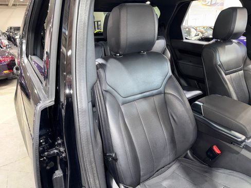 Used 2018 Land Rover Discovery SE image 64