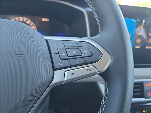 New 2026 Volkswagen Taos SE image 21