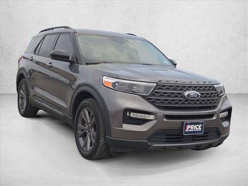 Used 2023 Ford Explorer XLT w/ Equipment Group 202A RWD image 3