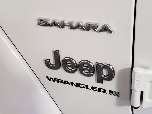 Used 2024 Jeep Wrangler Unlimited Sahara w/ Technology Group AWD/4WD image 6