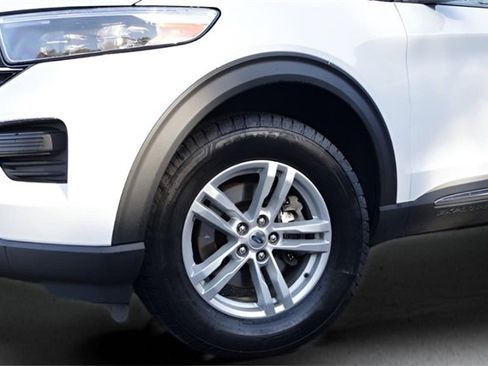 Used 2021 Ford Explorer XLT image 10