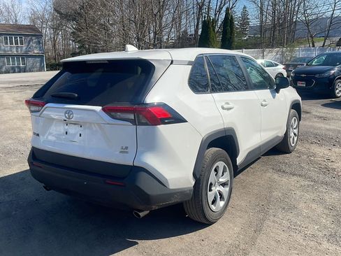 Used 2022 Toyota RAV4 LE image 10