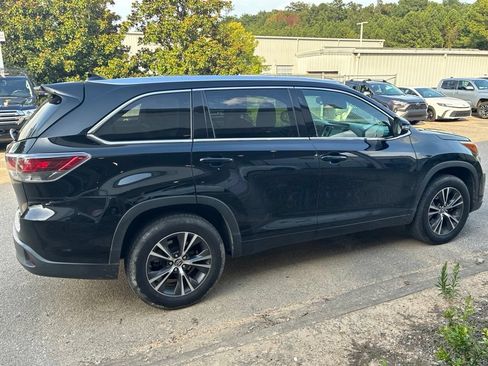 Used 2016 Toyota Highlander XLE FWD image 3