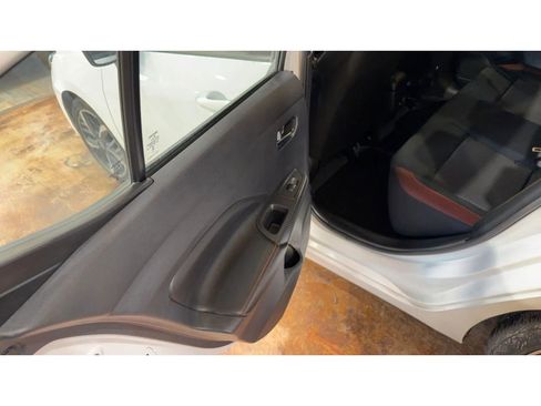 Used 2024 Nissan Versa SR image 14