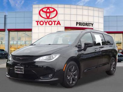 Used 2020 Chrysler Pacifica Limited w/ Quick Oder Package 2EV RED-S