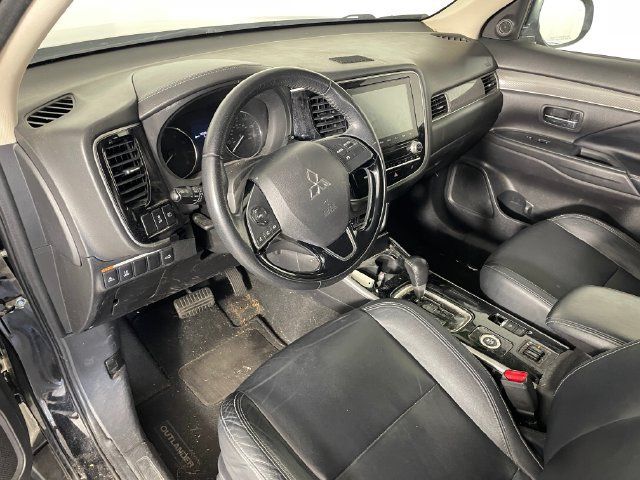 Used 2020 Mitsubishi Outlander SEL AWD/4WD image 3