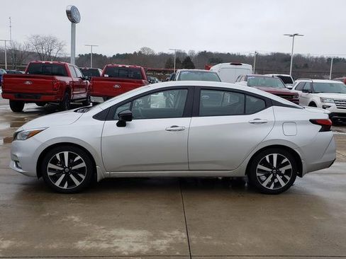 Used 2021 Nissan Versa SR image 5