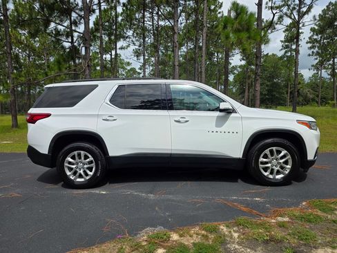 Used 2021 Chevrolet Traverse LT FWD image 6