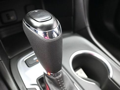 Used 2018 Chevrolet Equinox LS image 22