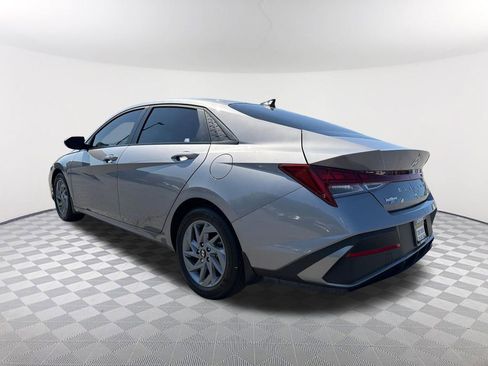 Used 2025 Hyundai Elantra Hybrid w/ Cargo Package FWD image 7