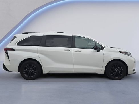 Used 2024 Toyota Sienna XSE w/ XSE Plus Package AWD/4WD image 8