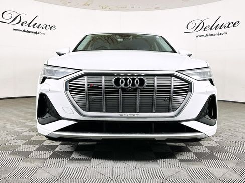 Used 2022 Audi e-tron Premium Plus w/ Premium Plus Package AWD/4WD image 2