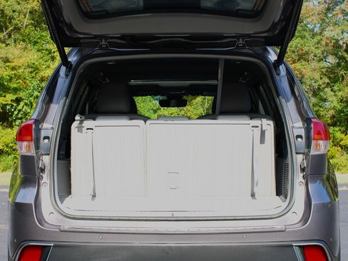 Used 2018 Toyota Highlander Limited image 12