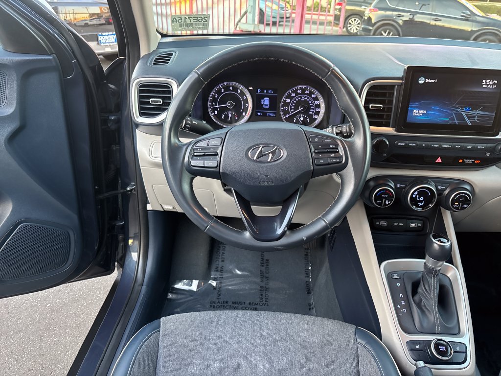 Used 2022 Hyundai Venue Limited FWD image 14