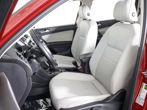 Used 2018 Volkswagen Tiguan SE AWD/4WD image 27