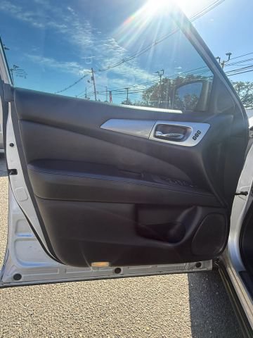 Used 2018 Nissan Pathfinder FWD image 14