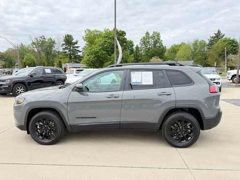 Used 2023 Jeep Cherokee Altitude Lux AWD/4WD image 4