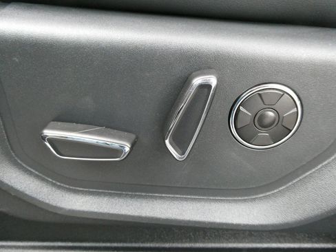 Used 2022 Ford F450 Platinum w/ FX4 Off-Road Package image 27