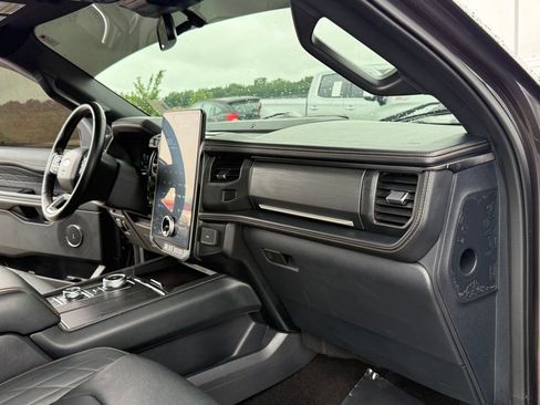 Used 2023 Ford Expedition Platinum AWD/4WD image 19