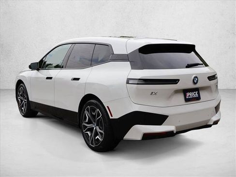 Used 2023 BMW iX xDrive50 w/ Sport Package AWD/4WD image 10