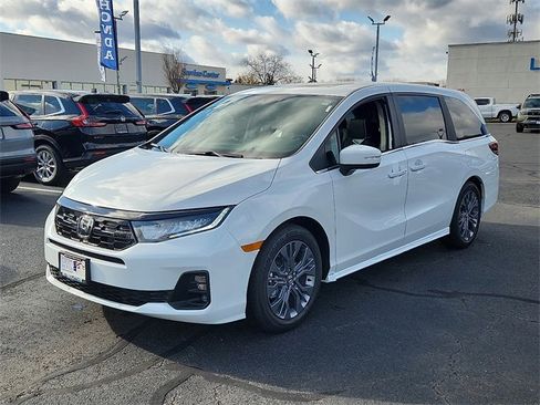 New 2026 Honda Odyssey Touring image 3