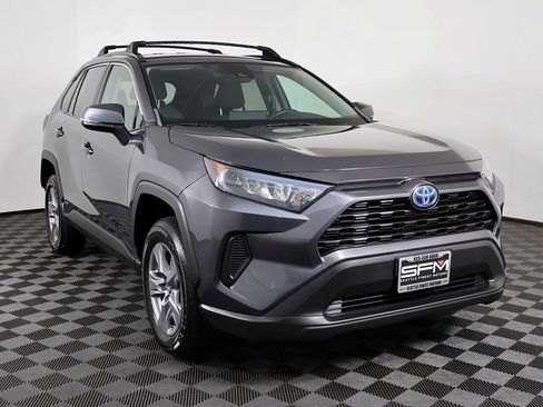 Used 2022 Toyota RAV4 LE AWD/4WD image 5