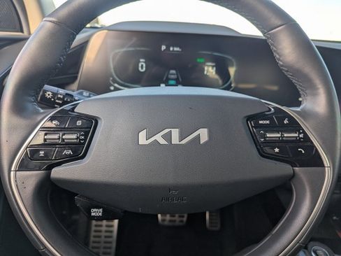Used 2023 Kia Niro SX Touring image 20