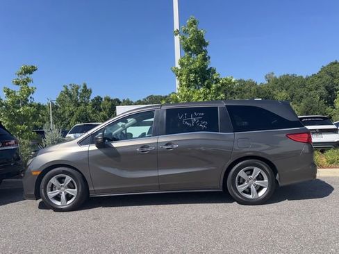 Used 2018 Honda Odyssey EX image 2