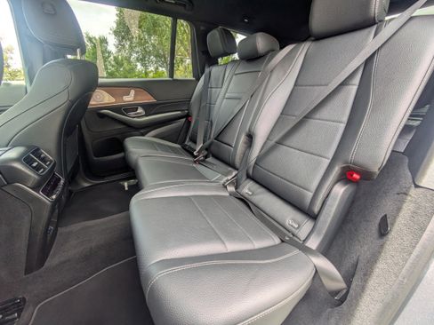 Used 2025 Mercedes-Benz GLS 450 4MATIC image 13