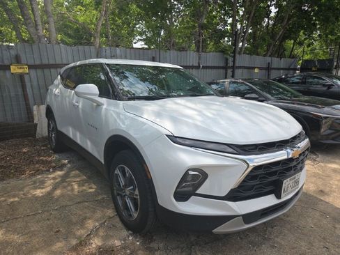 Used 2025 Chevrolet Blazer LT AWD/4WD image 3