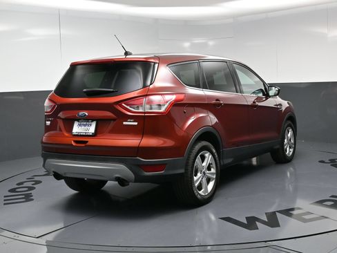 Used 2016 Ford Escape SE FWD image 9