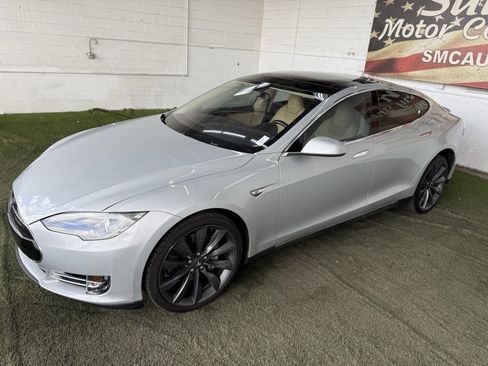 Used 2012 Tesla Model S Signature Performance image 3
