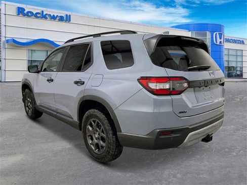 New 2025 Honda Pilot TrailSport image 3