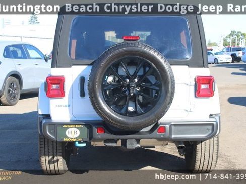 Used 2023 Jeep Wrangler Unlimited Sahara w/ Safety Group image 4